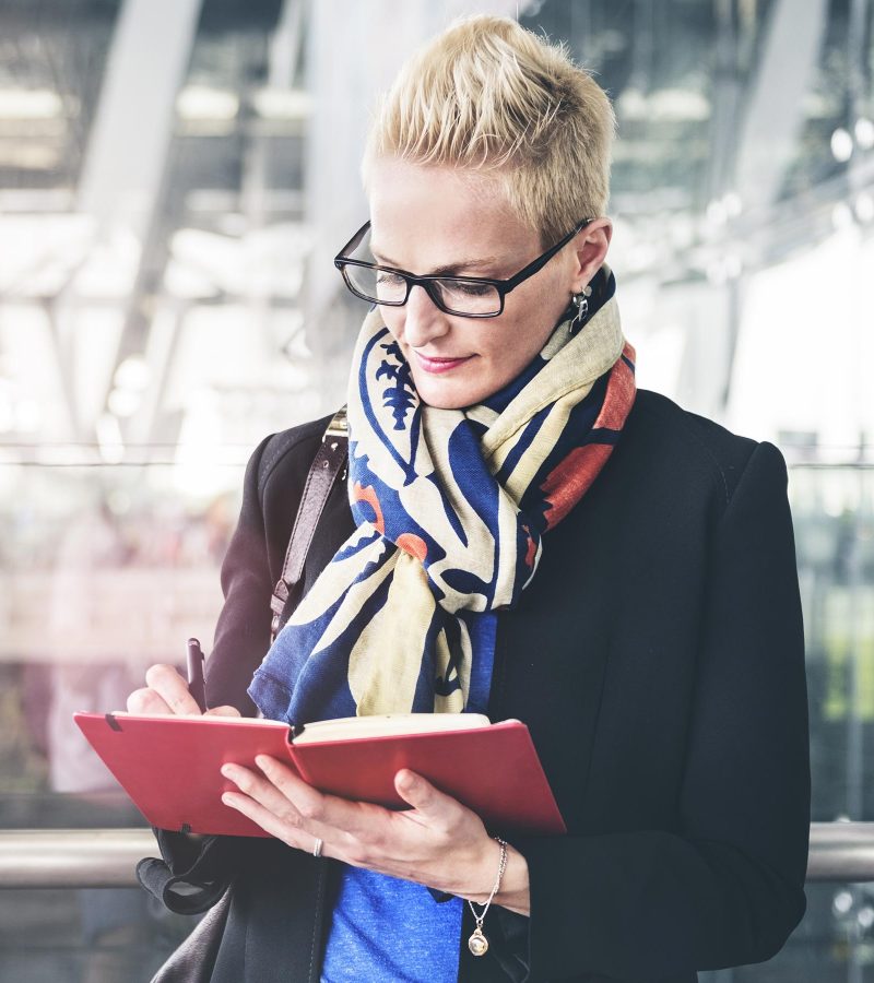 businesswoman-writing-waiting-flight-concept-PA72YZ6.jpg